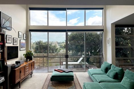 Photo of property in 76h Edmonton Road, Henderson, Auckland, 0612