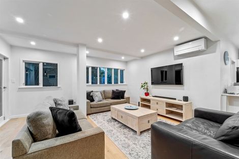 Photo of property in 19 Garmons Way, Castor Bay, Auckland, 0620