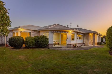 Photo of property in 15a Runanga Grove, Waikanae, 5036