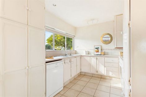Photo of property in 28 Dawnhaven Drive, Te Atatu Peninsula, Auckland, 0610