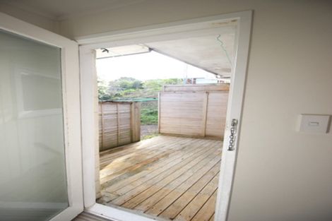 Photo of property in 2/2 Bentley Avenue, Glenfield, Auckland, 0629