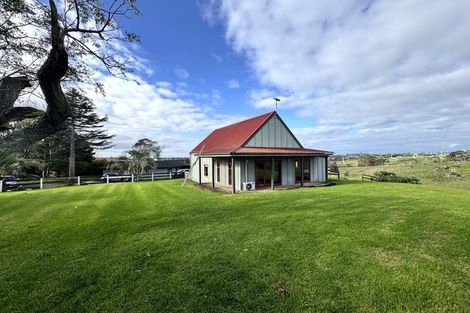 Photo of property in 32 Henwood Road, Taupaki, Henderson, 0782