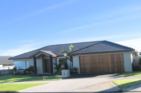 Photo of property in 11 Dairyland Drive, East Tamaki Heights, Auckland, 2016