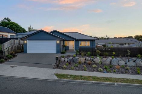 Photo of property in 11 Karearea Avenue, Waikanae, 5036