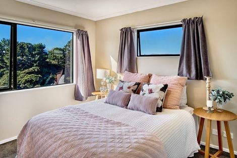 Photo of property in 3 Makora Grove, Paremata, Porirua, 5024