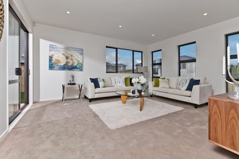 Photo of property in 18 Spyglass Street, Red Beach, 0932