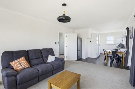 Photo of property in 32 Queenwood Road, Levin, 5510