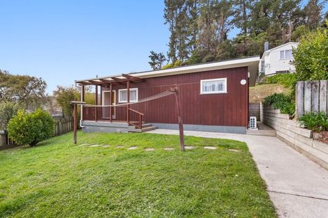 Photo of property in 4 Thomson Grove, Stokes Valley, Lower Hutt, 5019