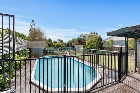 Photo of property in 33 Olive Terrace, Paraparaumu Beach, Paraparaumu, 5032
