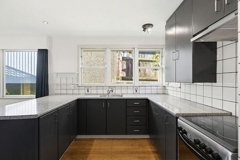 Photo of property in 31 Link Road, Newlands, Wellington, 6037