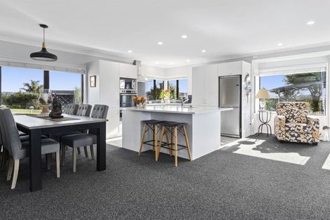 Photo of property in 2 Tinopai Drive, Omokoroa, 3114