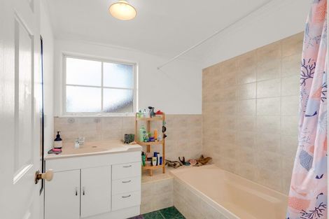Photo of property in 9 Cobbe Place, Pomare, Rotorua, 3015