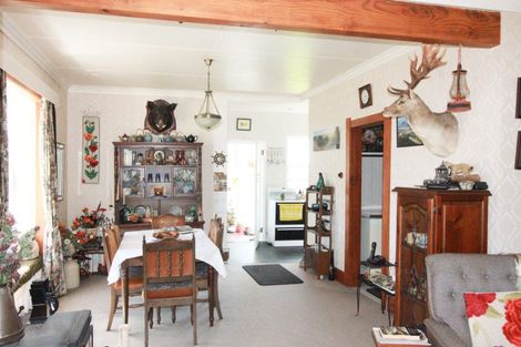 Photo of property in 711 No 2 Line, Fordell, Whanganui, 4572