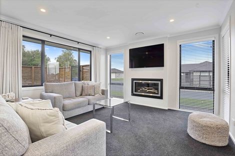 Photo of property in 2 Oderings Place, Huntington, Hamilton, 3210