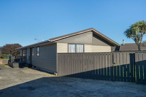 Photo of property in 23 Peppertree Glade, Kelvin Grove, Palmerston North, 4414