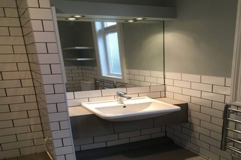 Photo of property in 122 Rongotai Road, Kilbirnie, Wellington, 6022