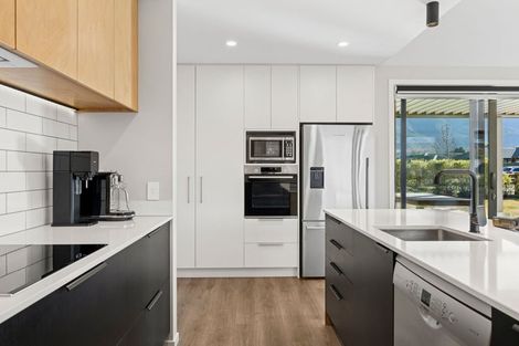 Photo of property in 16 Sentinel Drive, Lake Hawea, 9382