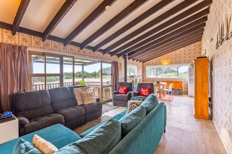 Photo of property in 21 Manga-pirau Street, Waikawa Beach, Manakau, 5573