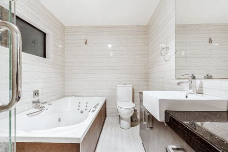 Photo of property in 4 Gordon Stanley Drive, Massey, Auckland, 0614