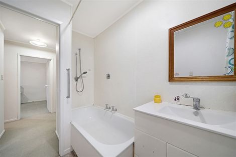 Photo of property in 5/15a Oates Road, Glen Eden, Auckland, 0602
