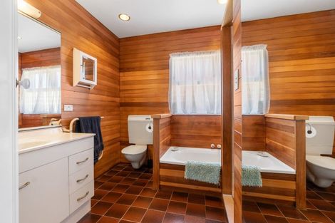 Photo of property in 11 Arosa Place, Forrest Hill, Auckland, 0620