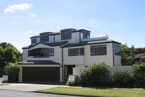 Photo of property in 16b Castor Bay Road, Castor Bay, Auckland, 0620