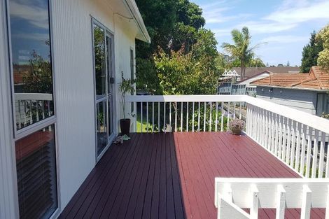 Photo of property in 38 Deverell Place, Northcross, Auckland, 0632