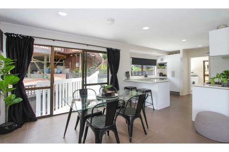 Photo of property in 1/27 Sovereign Place, Glenfield, Auckland, 0629