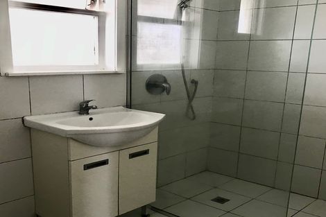Photo of property in 4 Grande Vue Road, Papatoetoe, Auckland, 2025