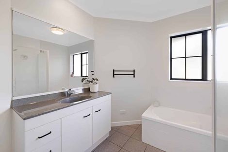 Photo of property in 11 Belmont Rise, Katikati, 3129