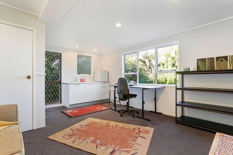 Photo of property in 27 Takahe Road, Titirangi, Auckland, 0604