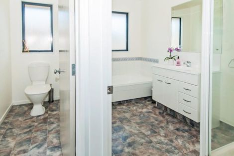 Photo of property in 22 Markham Way, Rolleston, 7614