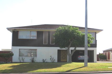 Photo of property in 4178 Great North Road, Glendene, Auckland, 0602
