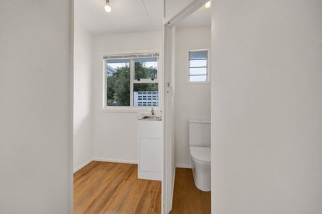 Photo of property in 5 Nikau Street, Inglewood, 4330