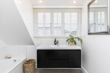 Photo of property in 2 Royds Street, Fendalton, Christchurch, 8014