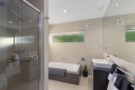 Photo of property in 75 Kittiwake Drive, Schnapper Rock, Auckland, 0632