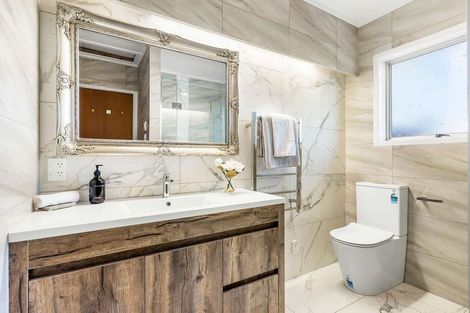 Photo of property in 36 Sunset Road, Unsworth Heights, Auckland, 0632