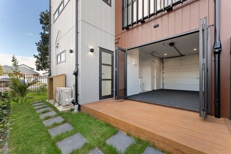 Photo of property in 729 Massey Road, Mangere, Auckland, 2022