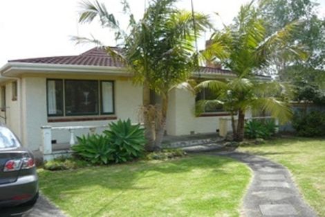 Photo of property in 1/30 Hillcrest Avenue, Hillcrest, Auckland, 0627