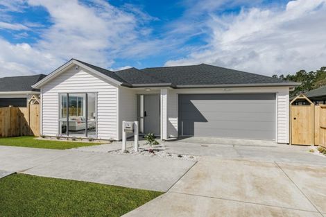 Photo of property in 42 Schoolside Road, Kumeu, 0810