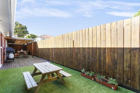 Photo of property in 2/17 Islington Avenue, New Lynn, Auckland, 0600