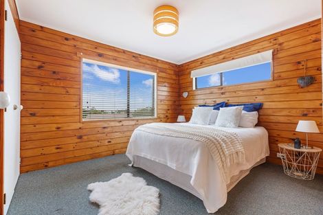 Photo of property in 38 Elizabeth Drive, West Harbour, Auckland, 0618