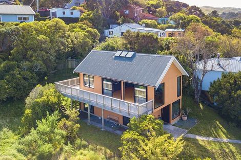 Photo of property in 13 Airlie Road, Plimmerton, Porirua, 5026