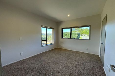 Photo of property in 2 Arthur Road, Paraite, New Plymouth, 4373