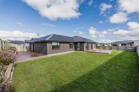 Photo of property in 6 Corsica Court, Fitzherbert, Palmerston North, 4410