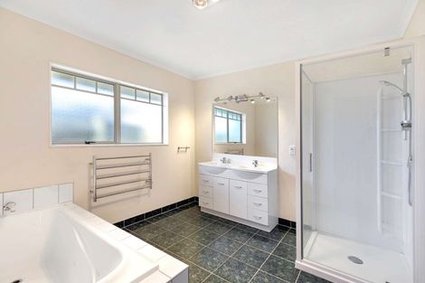 Photo of property in 21 Rothesay Place, Highbury, Palmerston North, 4412