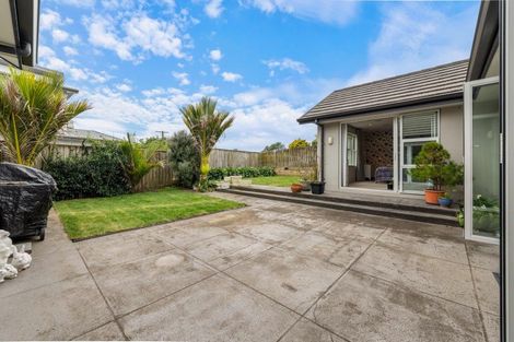 Photo of property in 4 Links Drive, Waiwhakaiho, New Plymouth, 4312