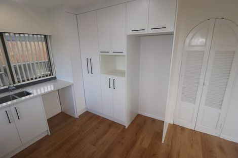 Photo of property in 2/177 Forrest Hill Road, Forrest Hill, Auckland, 0620