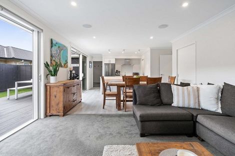 Photo of property in 38 Hiria Crescent, Papamoa Beach, Papamoa, 3118
