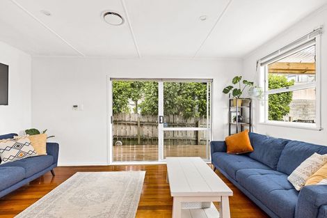 Photo of property in 33 Meilland Place, Glen Eden, Auckland, 0602